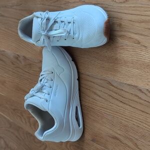 Sketchers sneakers